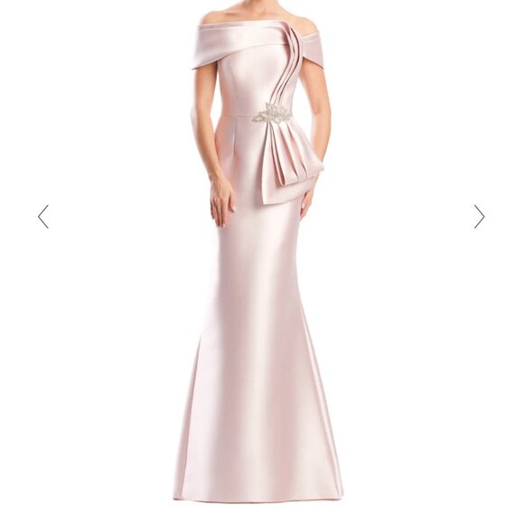 Alexander by Daymor Dresses & Skirts - Alexander by Daymor Gown - Size 10